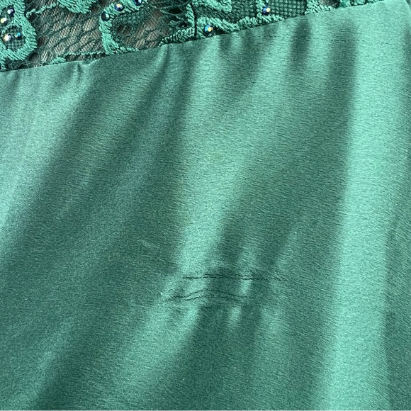 La Femme Dress/Gown Style 29760 in Emerald Green size 4 - Picture 10 of 10